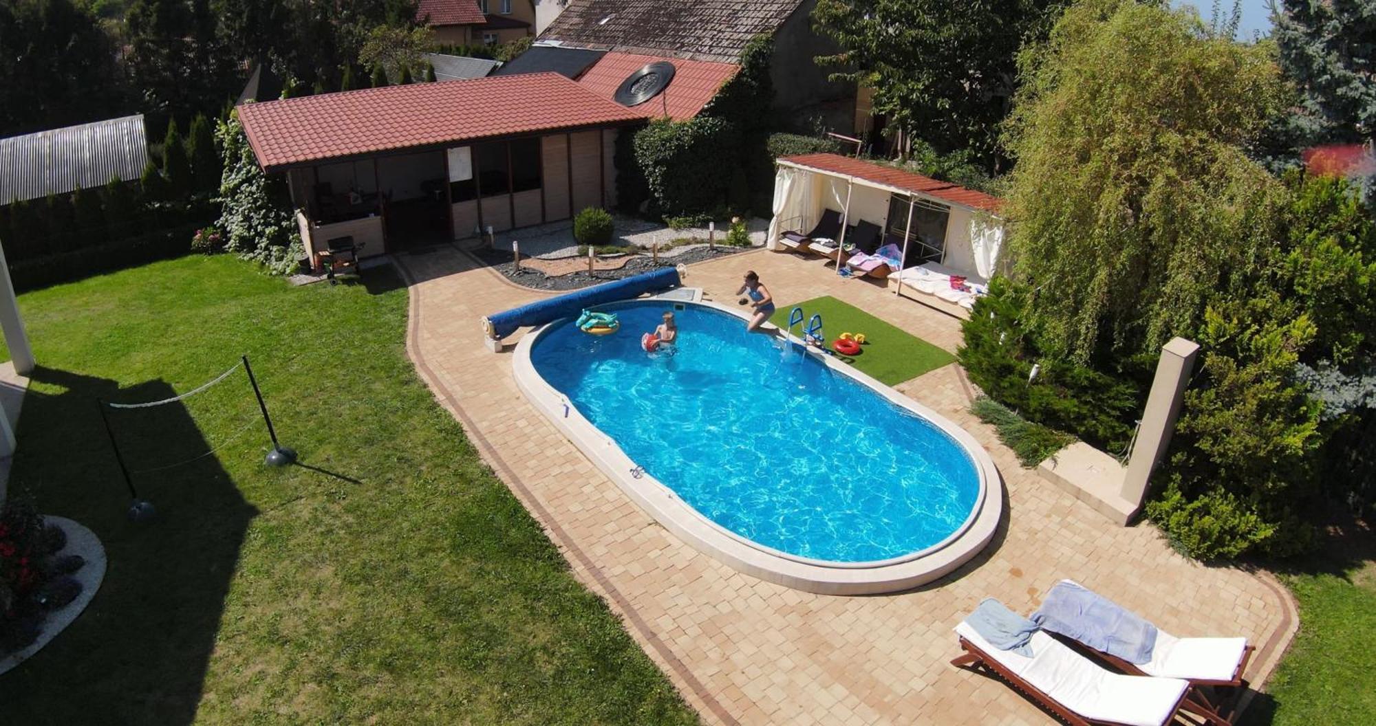 Aven'A Pokoje Goscinne Z Basenem Darlowo Exterior photo