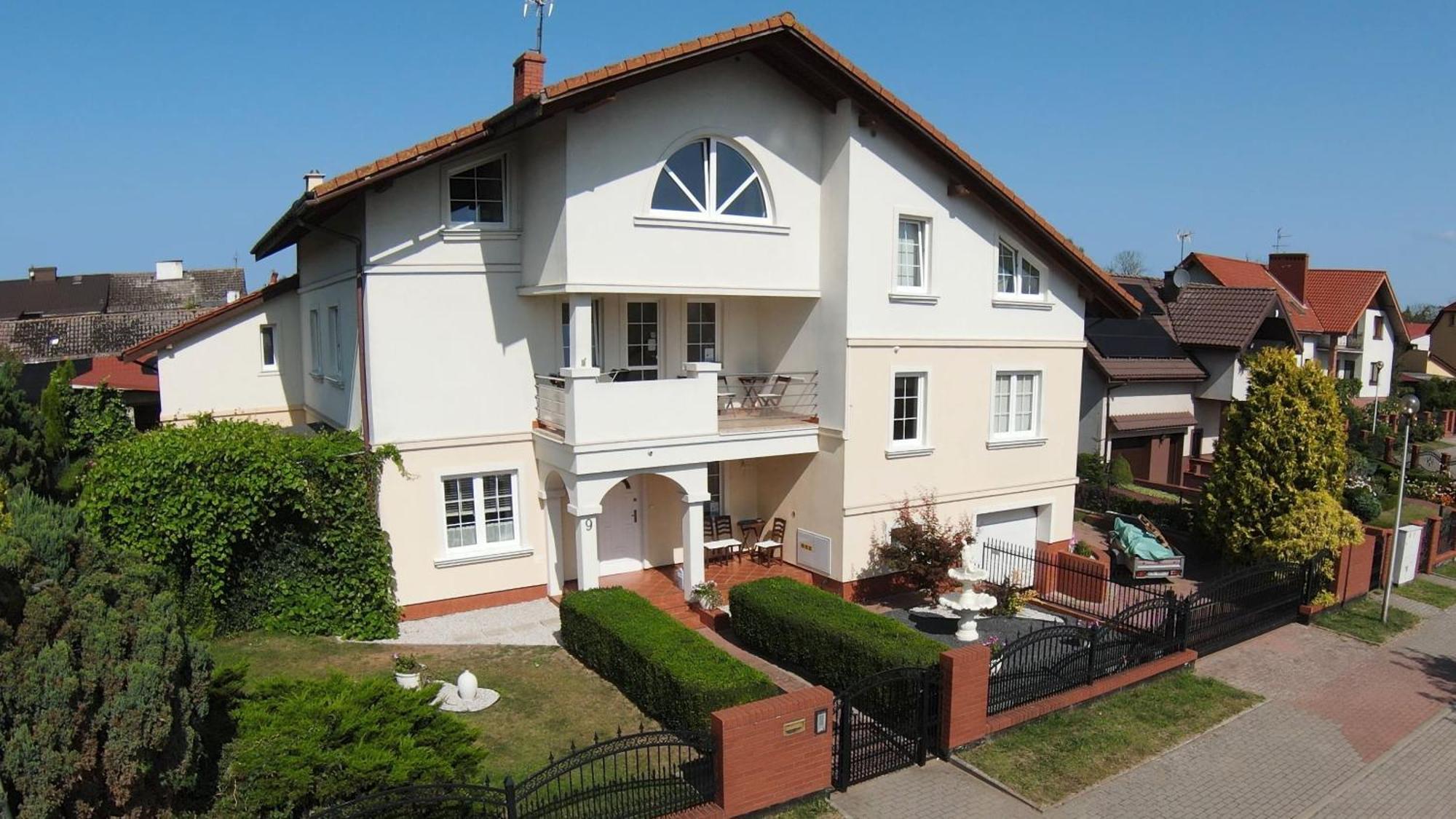 Aven'A Pokoje Goscinne Z Basenem Darlowo Exterior photo