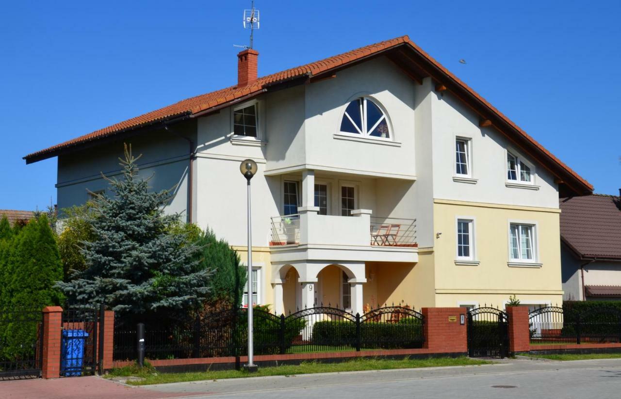 Aven'A Pokoje Goscinne Z Basenem Darlowo Exterior photo